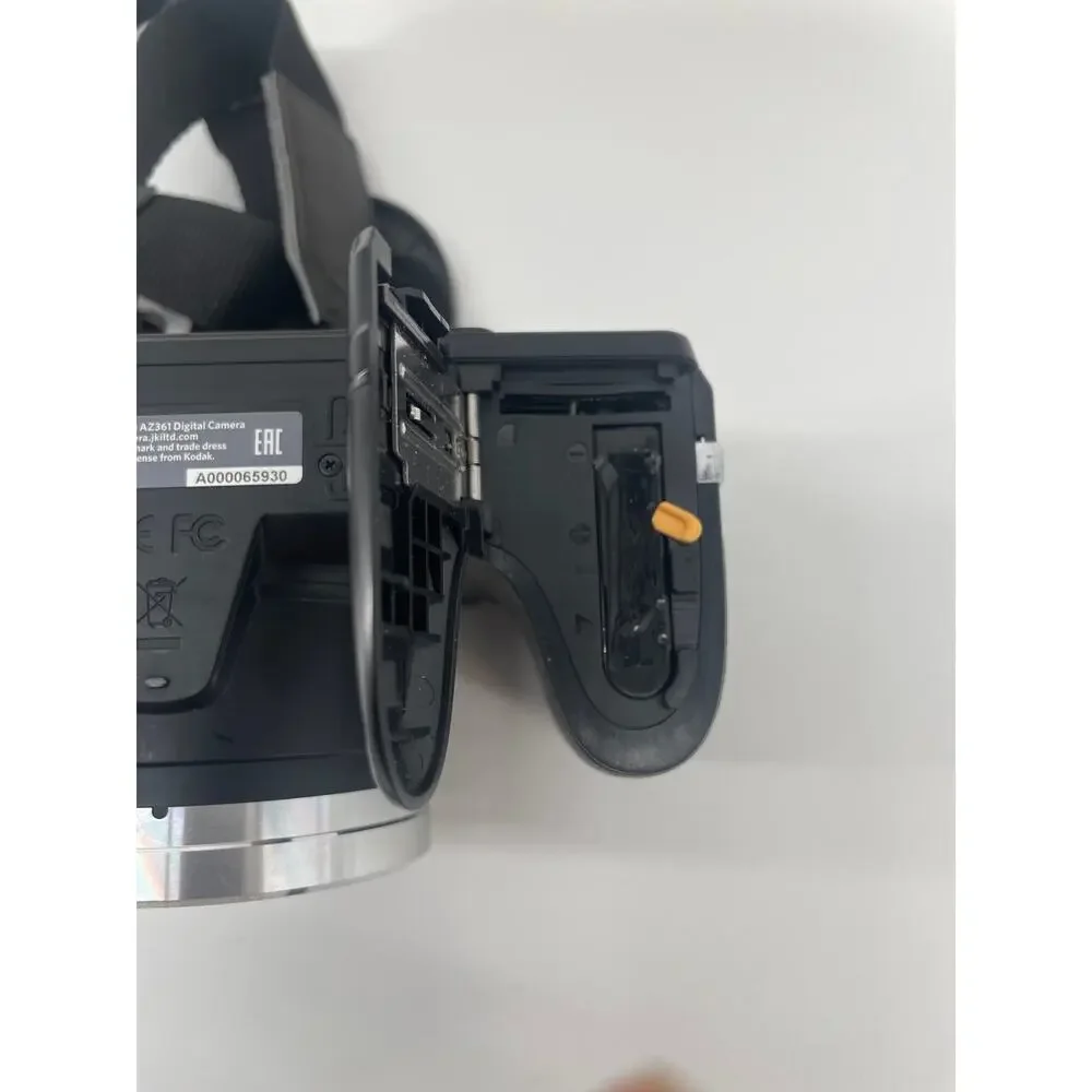 Kodak PIXPRO AZ361 Digital Camera 36X 16MP Black Charger 2 Batteries Neck Strap